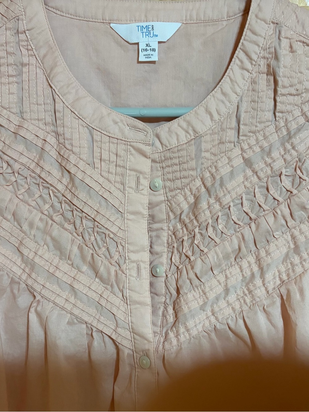 Blush Pink Sleeveless Pintuck Button-Front Top
Feminine, Sweet, Party